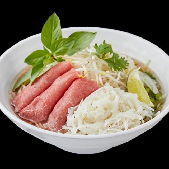 P8. Rare beef & Tripe Noodle soup (T,S).