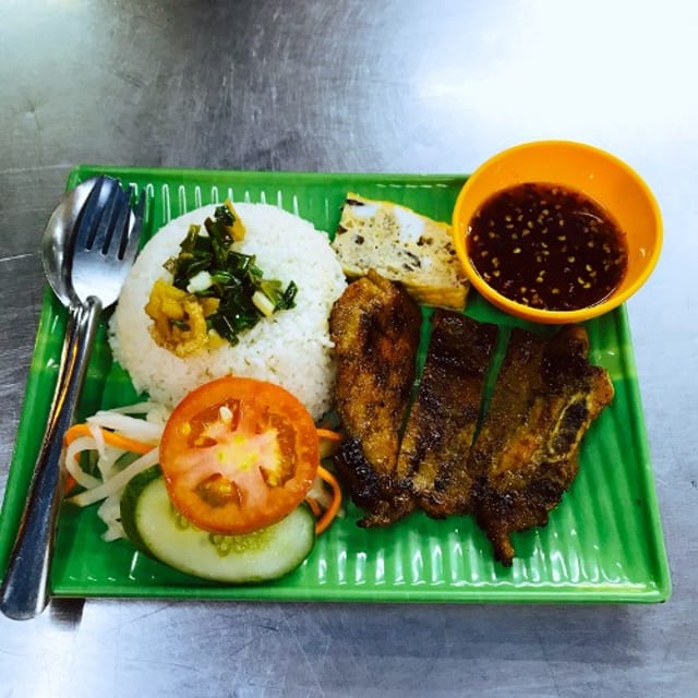 C3. Grilled Beef w/ Rice (Com Bo).