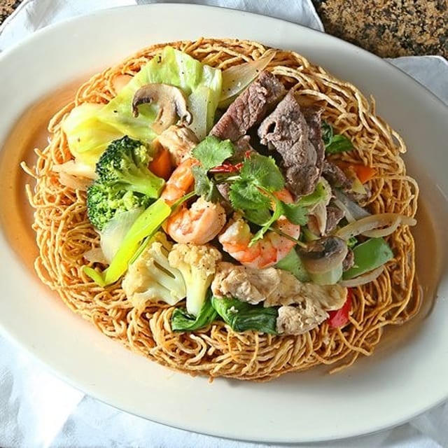 T6. Pork Fried Egg Noodle w/ Veggies (MXD Heo).