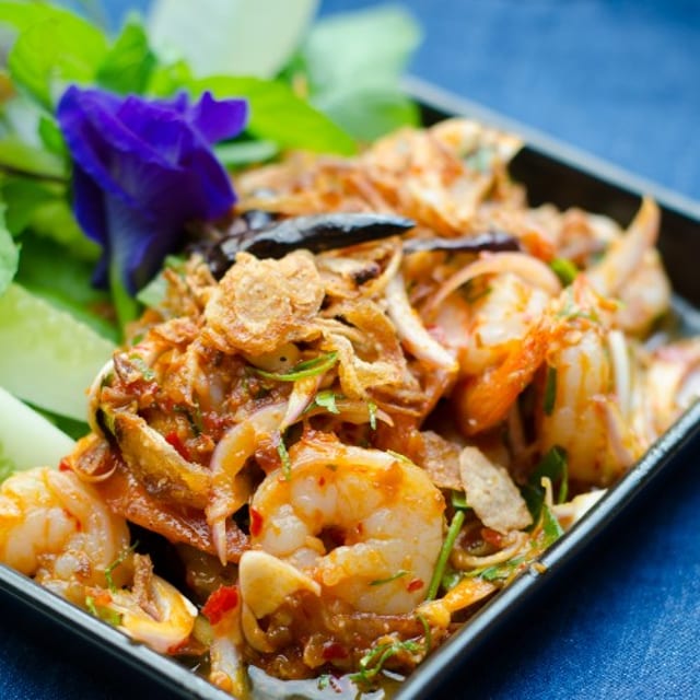 T4. Chicken & Shrimp Pad Thai (Pad DB).
