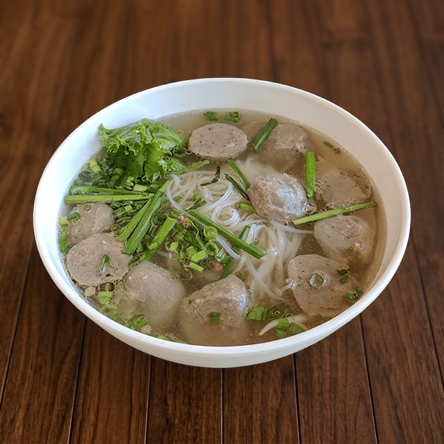 P10. Meatballs Noodle Soup (BV).