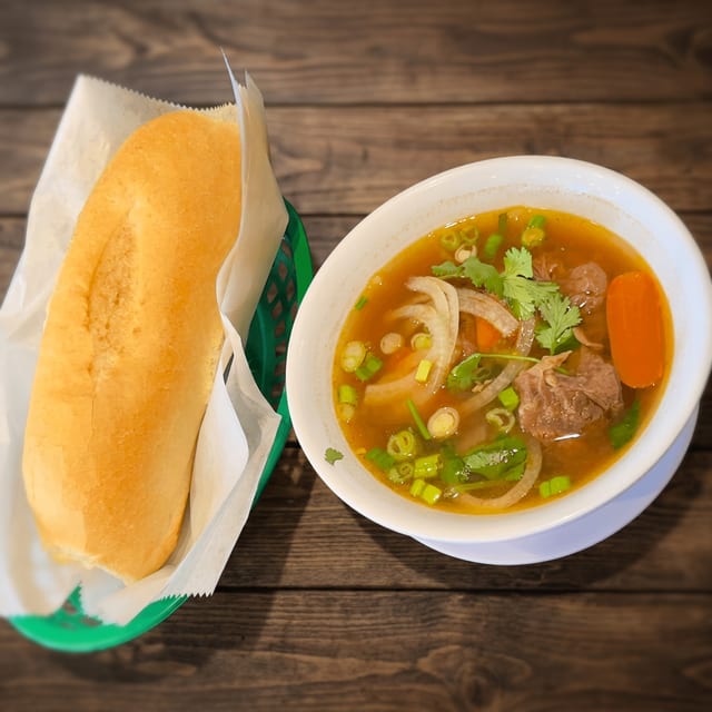 T23. Banh Mi Bo Kho.