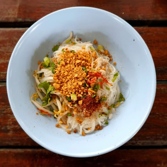 D6. Stir Fry Pork over Vermicelli (Bun Heo Xao).