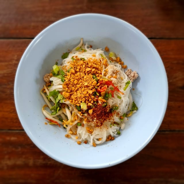 D5. Stir Fry Chicken over Vermicelli (Bun Ga Xao).