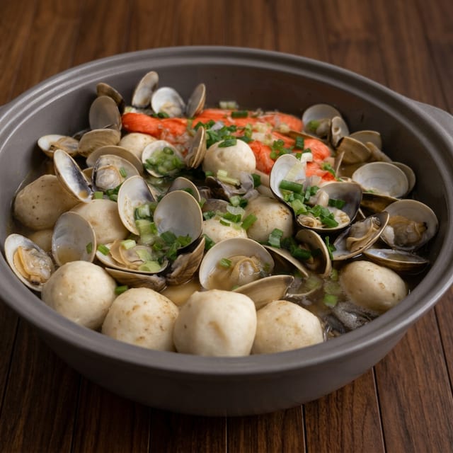 S10. Baby Clams with Rice Clay Pot (Com Hen).