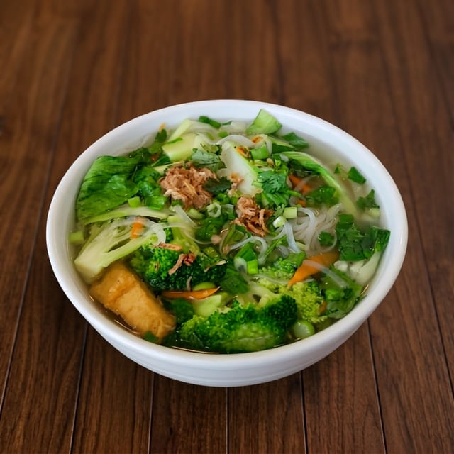 P16. Vegetables Noodle Soup (Chicken Broth) (Rau).