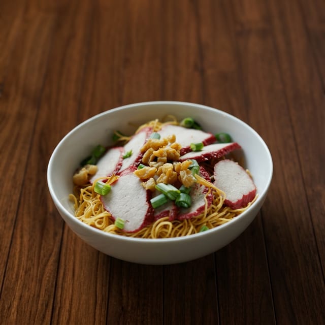 T14. BBQ Pork w/ Egg Noodle Soup (Mi Xa Xiu).